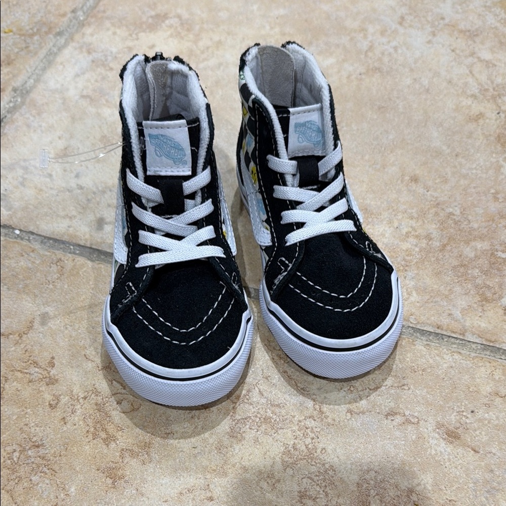 Toddler High-Top Vans Sneakers - Black & White